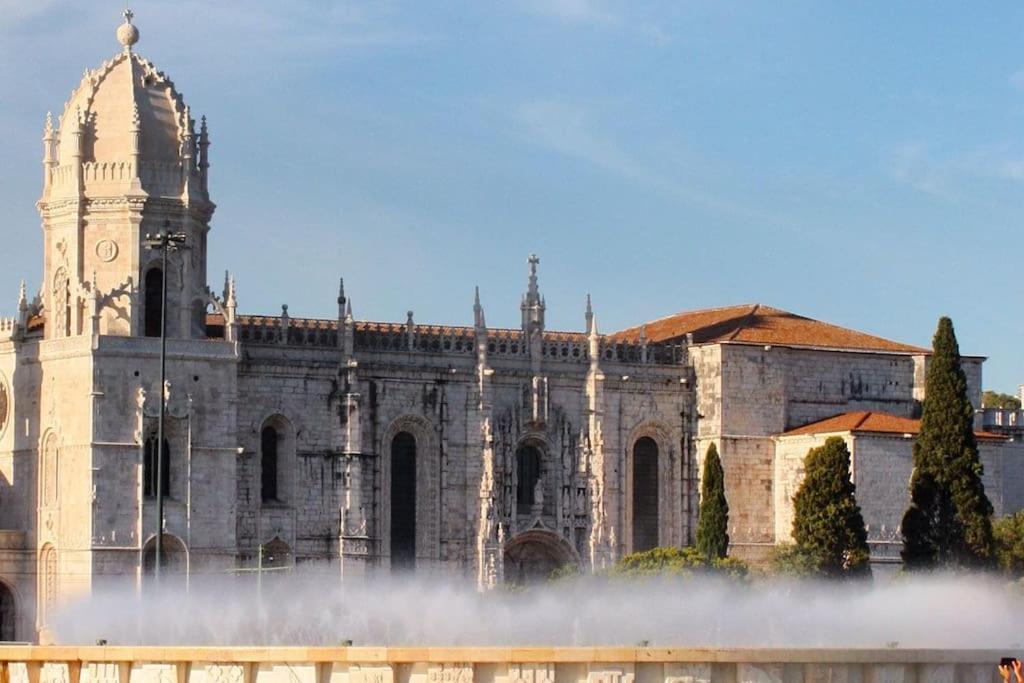 Classic Lisbon Homes: Bright & Central In Belem Exterior photo